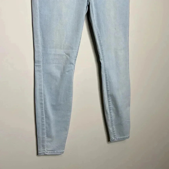 Forever 21 Light Blue Jeans - Picture 5 of 10